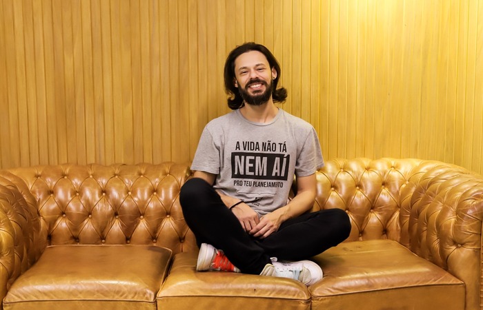 Comediante faz sucesso no programa 'A Culpa é do Cabral'/@ajulianadasfotos/Divulgação