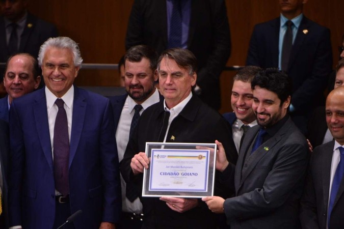Em Goiânia, o ex-presidente Jair Bolsonaro recebeu o título de Cidadão Honorário Goiano, oferecido pela Assembleia Legislativa/crédito: Ed Alves/CB Em Goiânia, o ex-presidente Jair Bolsonaro recebeu o título de Cidadão Honorário Goiano, oferecido pela Assembleia Legislativa/crédito: Ed Alves/CB