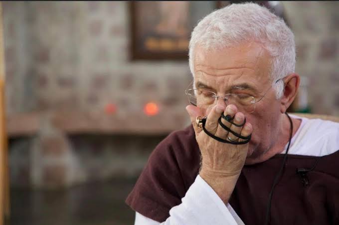 Padre Airton volta para a UTI