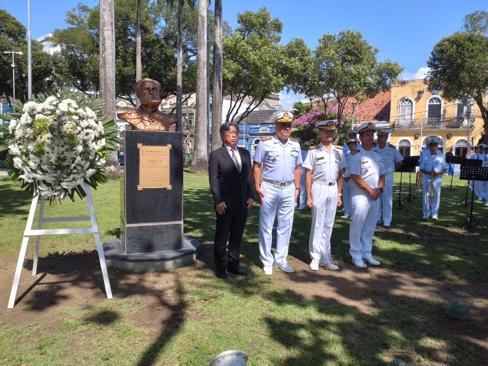 A esquadra japonesa realizou a homenagem diante a estátua do Almirante Tamandaré/Divulgação/Consulado Geral do Japão A esquadra japonesa realizou a homenagem diante a estátua do Almirante Tamandaré/Divulgação/Consulado Geral do Japão