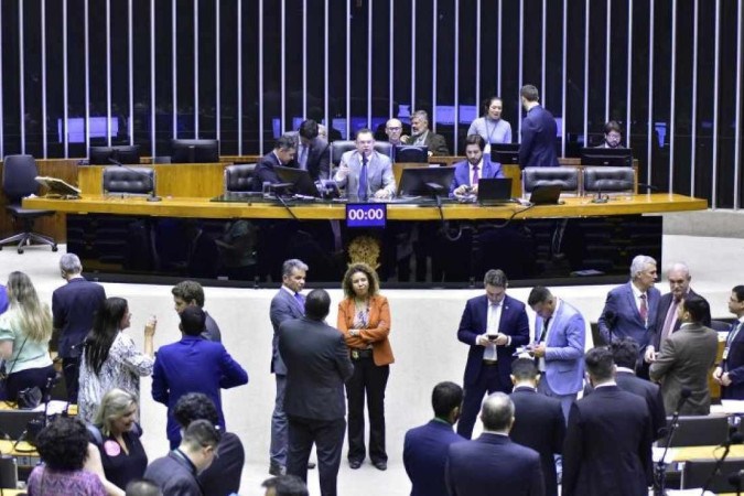 Novo valor do salário mínimo está em vigor desde 1º de maio. Texto aprovado prevê política de valorização real a partir de 2024/Agencia Câmara de Notícias