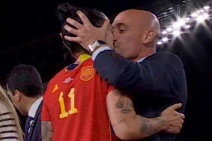 Rubiales se desculpou pelo gesto impróprio que fez na celebração do título e lamentou por todos os ataques que vem sofrendo/Foto: Reprodução/SporTV