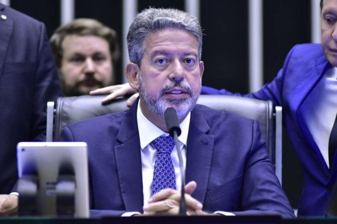 "Regimentalmente, a PEC está pronta (para ir) para o plenário. O que falta é apoio. É ter certeza de votos, é ter certeza de texto. É a gente desmistificar as versões", comentou Lira/foto: Zeca Ribeiro/Câmara dos Deputados "Regimentalmente, a PEC está pronta (para ir) para o plenário. O que falta é apoio. É ter certeza de votos, é ter certeza de texto. É a gente desmistificar as versões", comentou Lira/foto: Zeca Ribeiro/Câmara dos Deputados