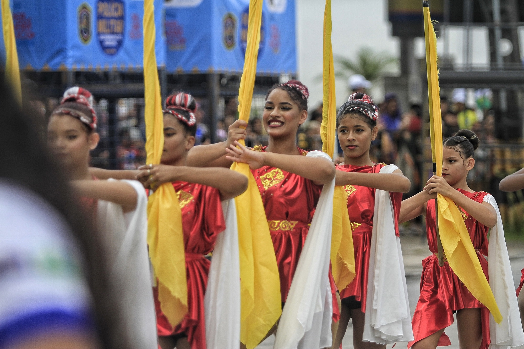 Desfile escolar foi com estudantes da rede pública de ensino