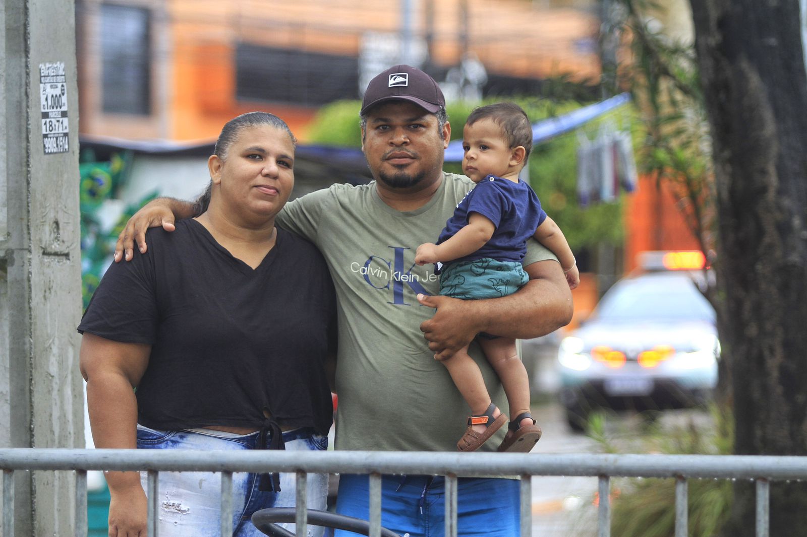 Casal Márcio e Ana com Antony de 6 meses: foram assistir a filha Micaela, de 12 anos
