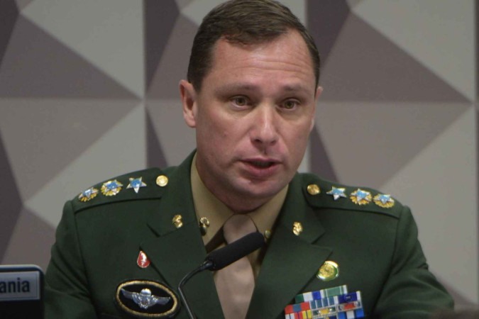 Segundo a investigação da Polícia Federal, Mauro Cid teria atuado para fraudar certificados de votação para si próprio e para seus familiares antes de uma viagem aos Estados Unidos (Foto: Ed Alves)