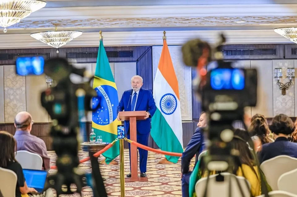 A ordem do tribunal obriga as autoridades que todos os países signatários do Tribunal Penal Internacional, como é o caso do Brasil, a entregarem o presidente caso ele compareça ao país deles/Ricardo Stuckert/PR A ordem do tribunal obriga as autoridades que todos os países signatários do Tribunal Penal Internacional, como é o caso do Brasil, a entregarem o presidente caso ele compareça ao país deles/Ricardo Stuckert/PR