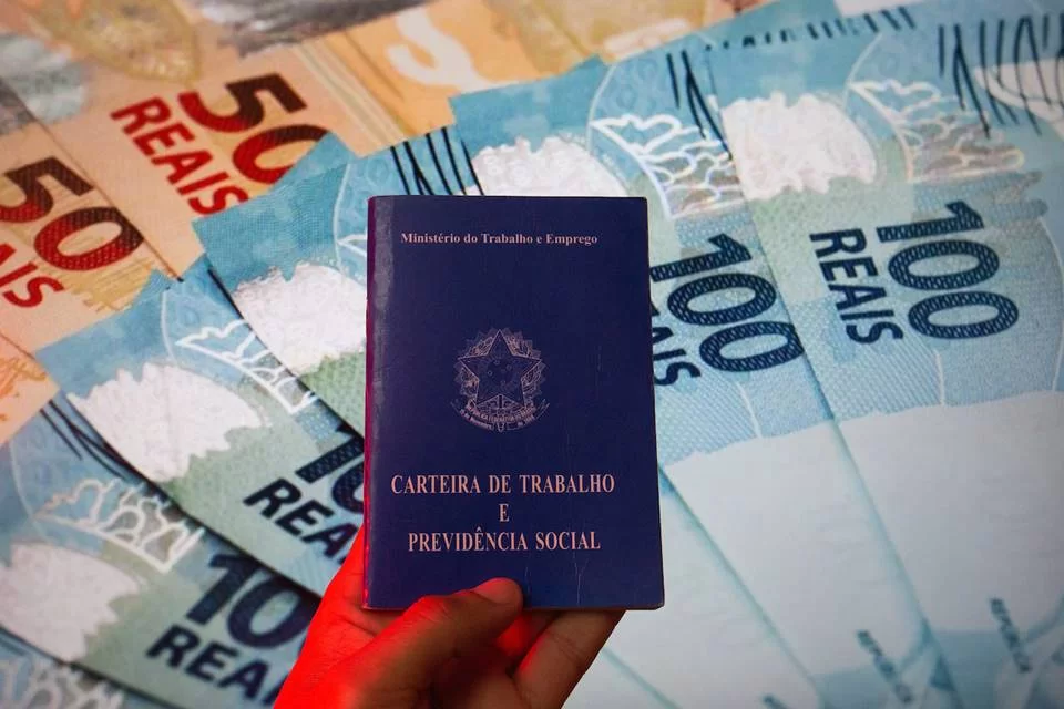 O que muda no Imposto de Renda 2024 com os novos limites de isenção Contadores explicam mudanças após aprovação, pelo Congresso, do reajuste do salário mínimo e da atualização das faixas de isenção da tabela do IR/Talita de Souza/CB/D.A.Press