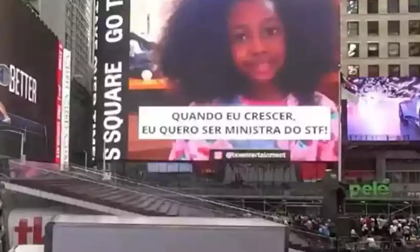 Campanha #PretaMinistra é exibida na Times Square, em Nova York/foto: Reprodução/Redes Sociais Campanha #PretaMinistra é exibida na Times Square, em Nova York/foto: Reprodução/Redes Sociais