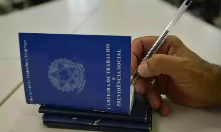 O número de pessoas empregadas no Brasil apresentou um aumento de 4,9% em 2022, em comparação ao ano de 2019/foto: Marcello Casal Jr/Agência Brasil O número de pessoas empregadas no Brasil apresentou um aumento de 4,9% em 2022, em comparação ao ano de 2019/foto: Marcello Casal Jr/Agência Brasil