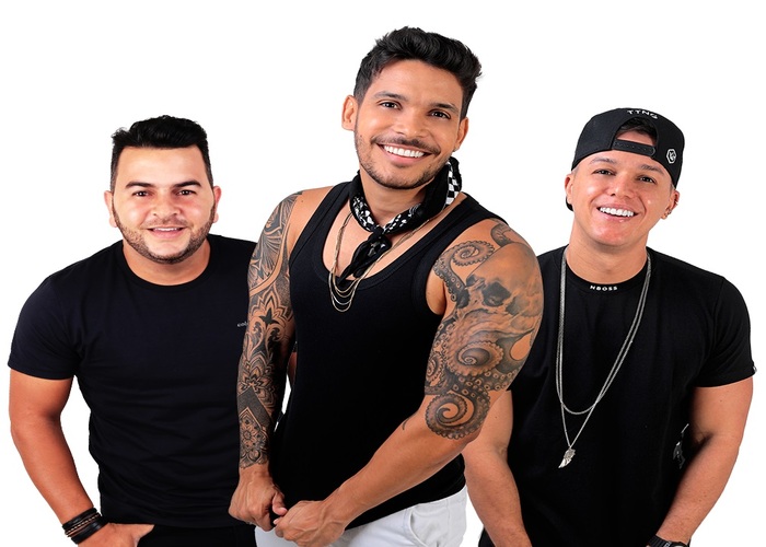 Banda Beleza Pura, formada por Ítalo Costa, Poca e Arthur, se apresenta no Palco Pernambuco