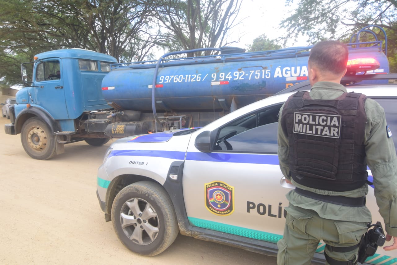 Polícia detectou desvio de água em adutora/SDS/Divulgação Polícia detectou desvio de água em adutora/SDS/Divulgação