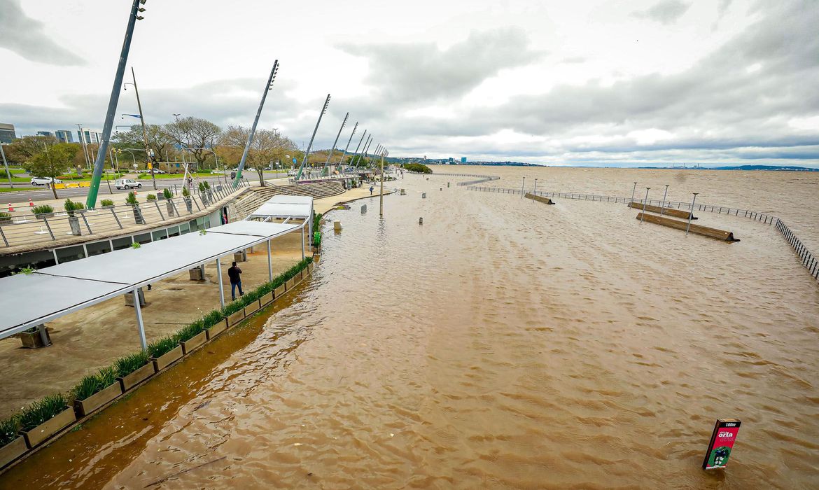 Lago Guaíba atinge a maior marca registrada desde 1941/foto: Alex Rocha/PMPA Lago Guaíba atinge a maior marca registrada desde 1941/foto: Alex Rocha/PMPA