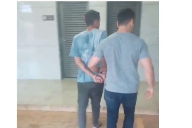 A dupla convidou o idoso para uma visita na casa onde dizia morar. L&aacute;, ele foi rendido e enquanto um deles ficou vigiando, o outro saiu para fazer saques com os seus cart&otilde;es. Policiais conseguiram achar e prender os dois/foto: PCDF/Divulga&ccedil;&atilde;o
