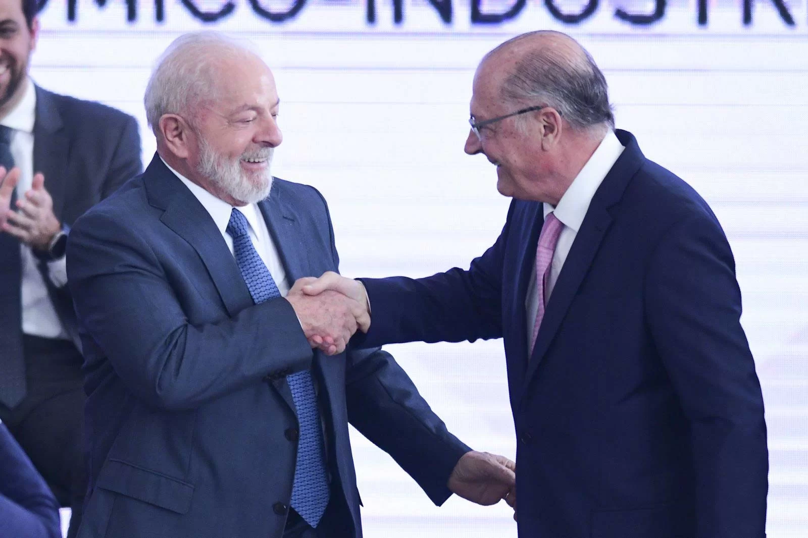 A escolha de Lula, de seguir no comando do país mesmo no início da recuperação, preocupa aliados/Hugo Barreto/Metrópoles A escolha de Lula, de seguir no comando do país mesmo no início da recuperação, preocupa aliados/Hugo Barreto/Metrópoles