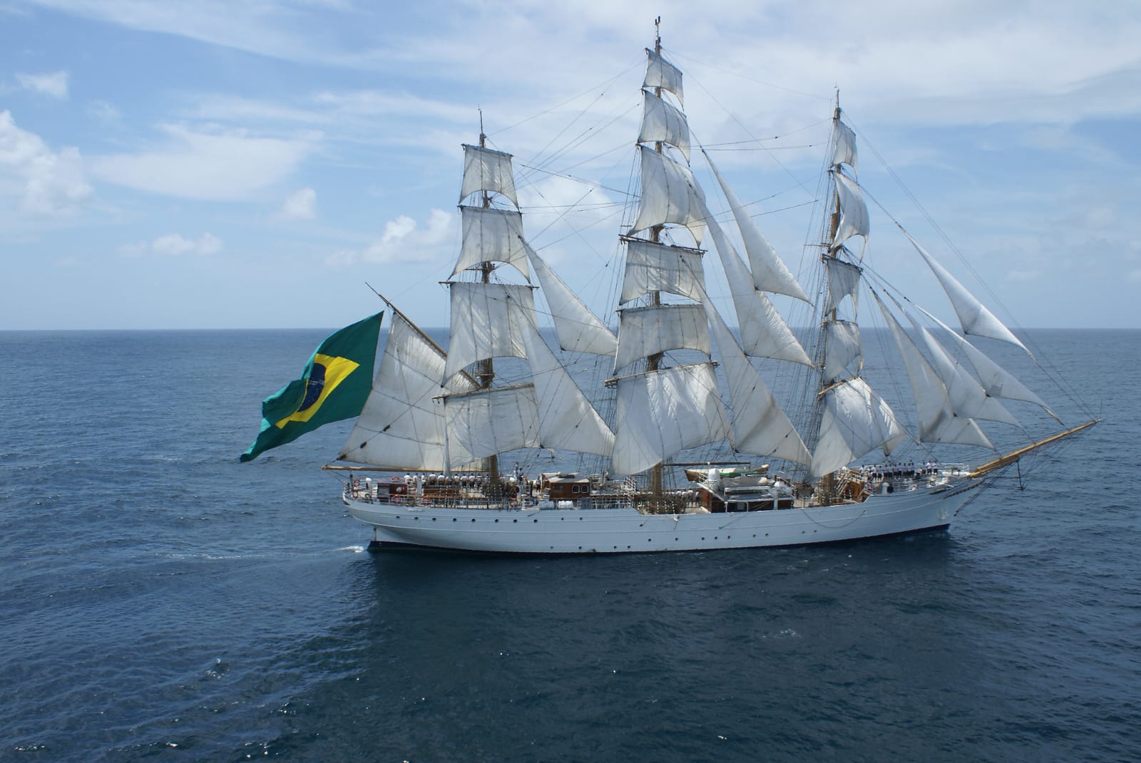 O Navio-veleiro da Marinha do Brasil, mais conhecido como Cisne Branco, atracou no Porto do Recife e ficará aberto para visitação pública e gratuita, no domingo (1°)/Foto: Reprodução O Navio-veleiro da Marinha do Brasil, mais conhecido como Cisne Branco, atracou no Porto do Recife e ficará aberto para visitação pública e gratuita, no domingo (1°)/Foto: Reprodução