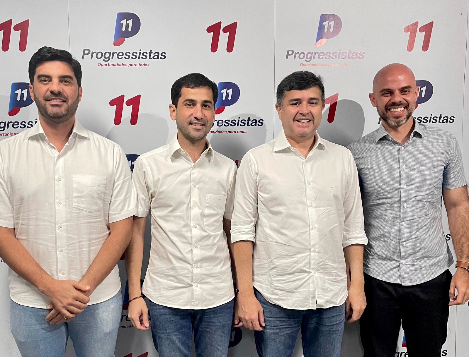 Se reuniram com Eduardo da Fonte os deputados estaduais Kaio Maniçoba, Claudiano Filho e Romero Sales Filho/Foto: Divulgação Se reuniram com Eduardo da Fonte os deputados estaduais Kaio Maniçoba, Claudiano Filho e Romero Sales Filho/Foto: Divulgação