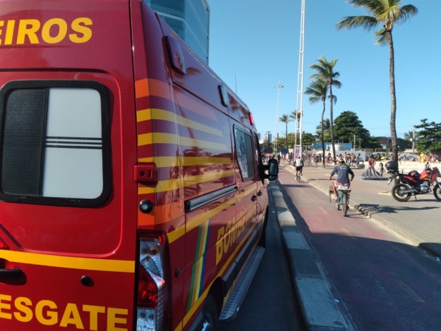 Bombeiros fazem buscas no Pina para encontrar jovem (Foto: Divulgação) Bombeiros fazem buscas no Pina para encontrar jovem/Foto: Divulgação