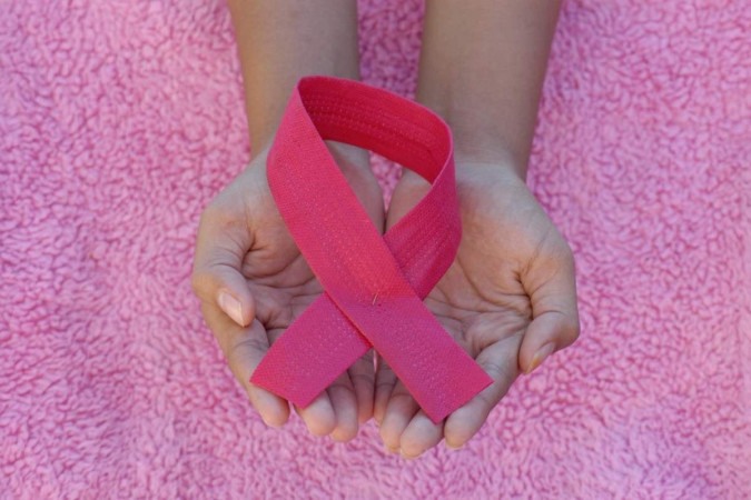 O nome da campanha está ligada à cor do laço que é um símbolo internacional na luta e prevenção da doença/foto: Angiola Harry/Unsplah O nome da campanha está ligada à cor do laço que é um símbolo internacional na luta e prevenção da doença/foto: Angiola Harry/Unsplah