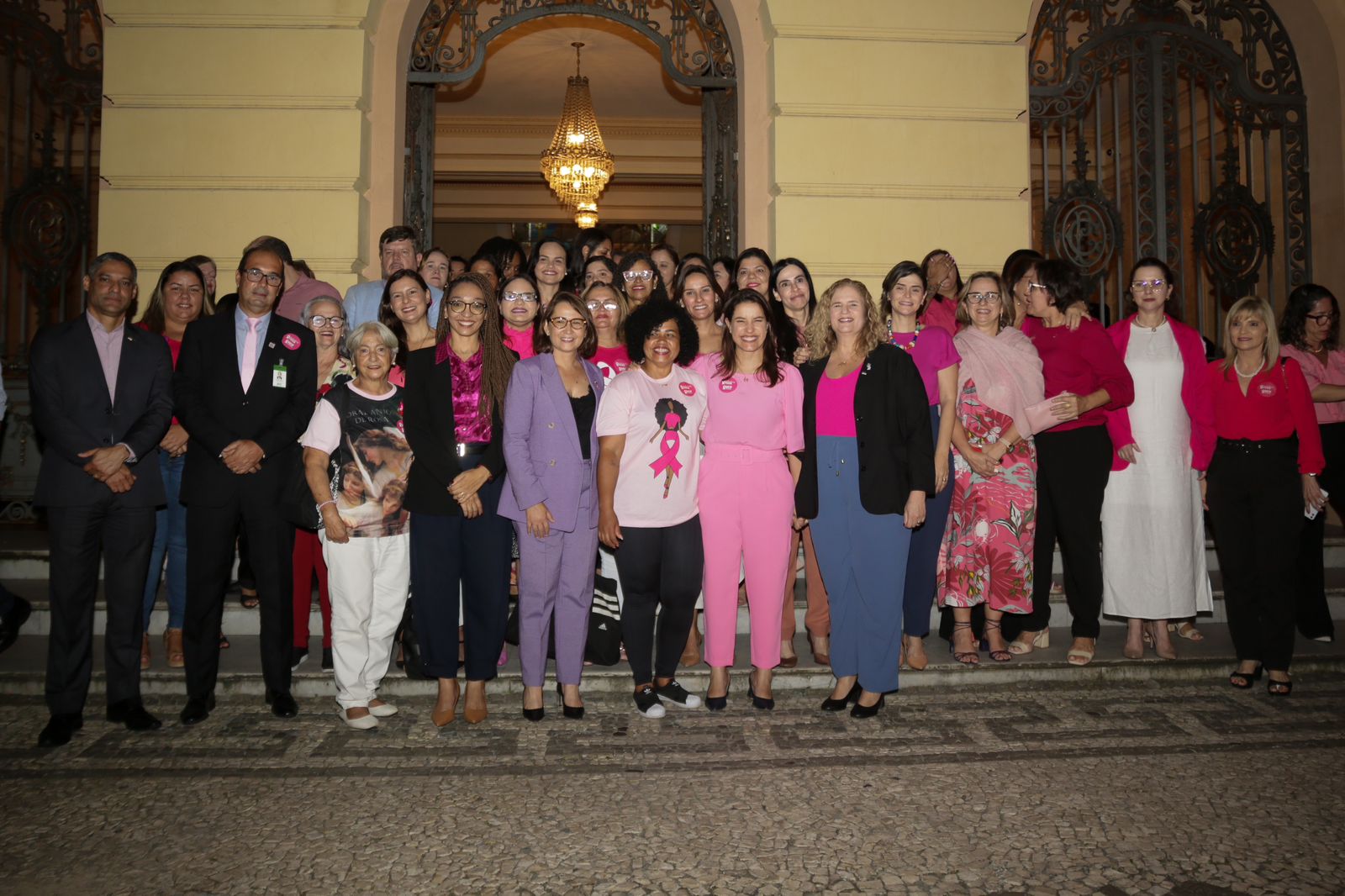 Servidores e pacientes do Hospital do Câncer de Pernambuco participaram da solenidade