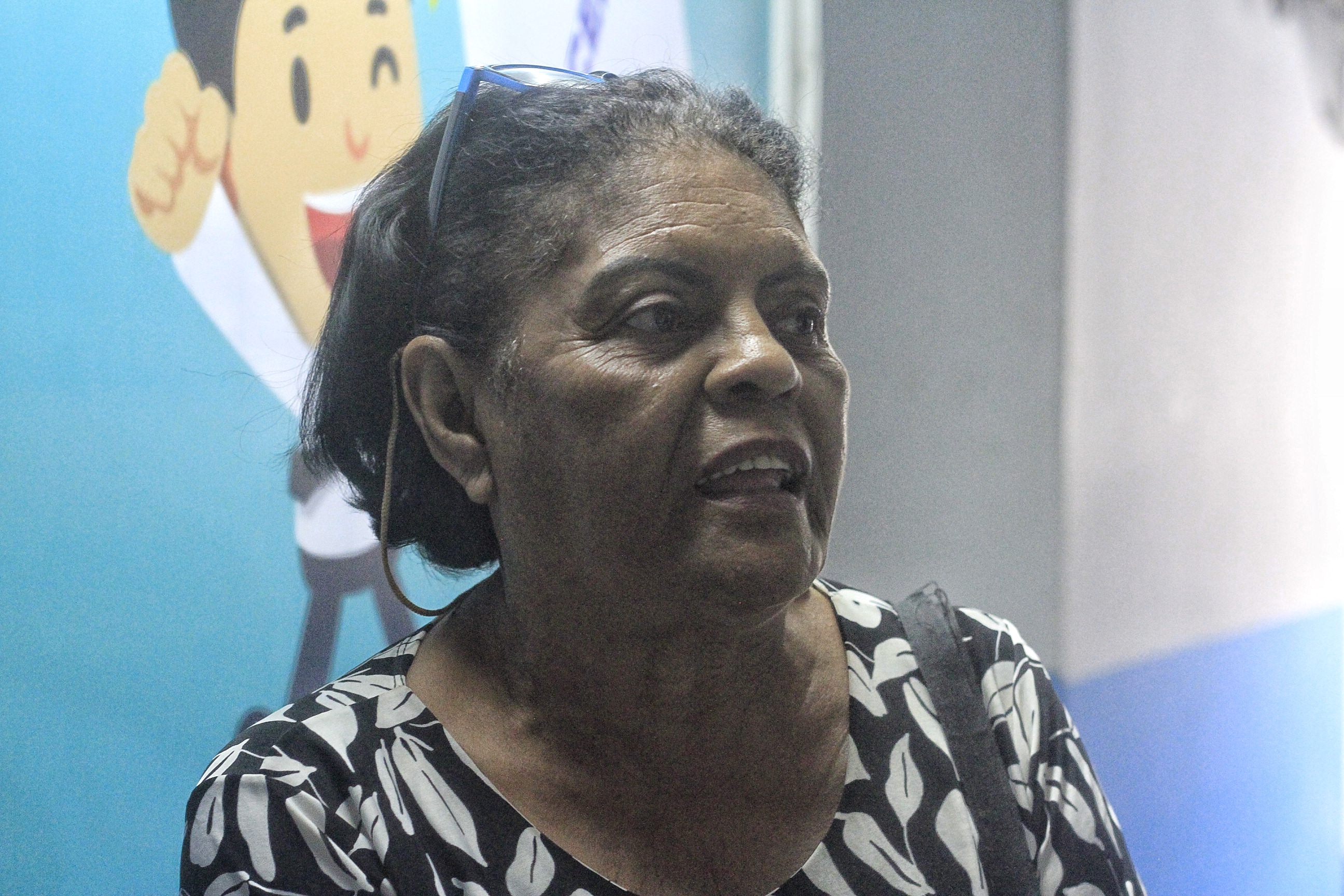 Aposentada, Ana Maria Santana, de Jaboatão dos Guararapes, revela que recebe muitas propostas de crédito fácil