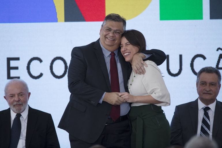 Ministro da Justiça, Flávio Dino, participará de lançamento de programa ao lado da governadora Raquel Lyra/Foto: Joédson Alves/Agência Brasil Ministro da Justiça, Flávio Dino, participará de lançamento de programa ao lado da governadora Raquel Lyra/Foto: Joédson Alves/Agência Brasil