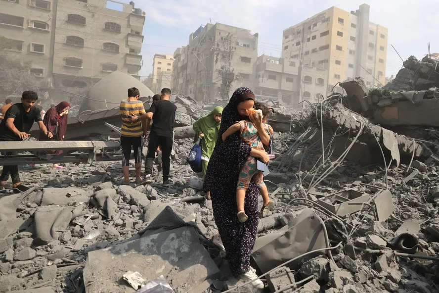 O cerco total de Israel &agrave; Faixa de Gaza, segundo a ONU, &eacute; ilegal de acordo com o direito internacional humanit&aacute;rio/Foto: Mahmud Hams/AFP