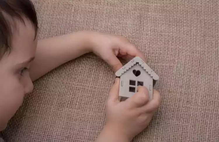 Com algumas precau&ccedil;&otilde;es simples, a casa pode se tornar um ambiente muito mais seguro para os pequenos e mais tranquilo para quem &eacute; respons&aacute;vel por eles/foto: Freepik