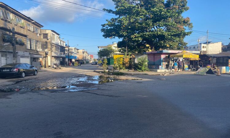 Comerciantes e usuários do terminal de Jardim Brasil II reclamam do descaso da prefeitura de Olinda