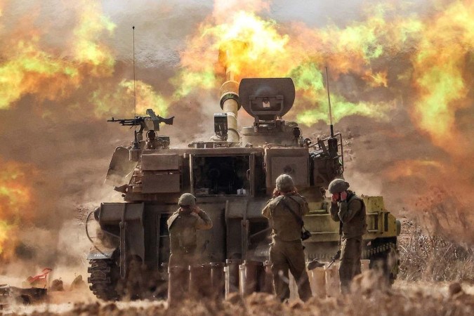 Israel ordenou a saída da população de um milhão de habitantes, em até 24 horas, do norte da Faixa de Gaza para o sul, em meio a intensificação dos bombardeios no local/crédito: Jack Guez/AFP Israel ordenou a saída da população de um milhão de habitantes, em até 24 horas, do norte da Faixa de Gaza para o sul, em meio a intensificação dos bombardeios no local/crédito: Jack Guez/AFP