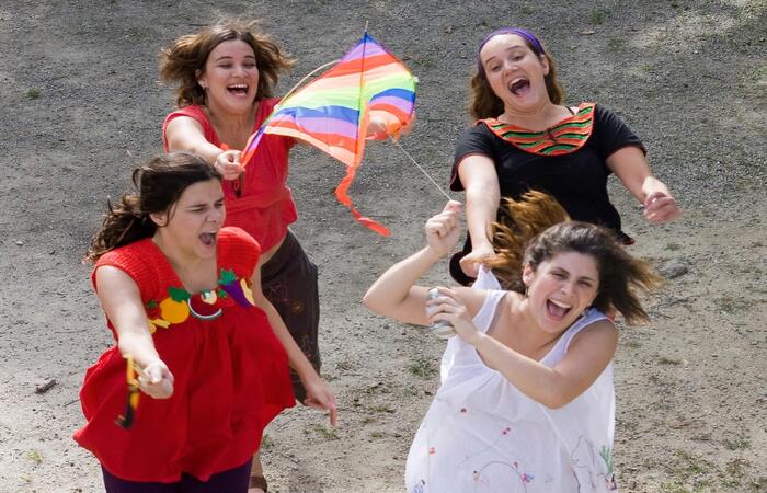 Paula Leal, Isadora Medella, Amora Pêra e Nanan Gonzaga se uniram pelo mesmo desejo de fazer música/Crédito: André Baptista Paula Leal, Isadora Medella, Amora Pêra e Nanan Gonzaga se uniram pelo mesmo desejo de fazer música/Crédito: André Baptista