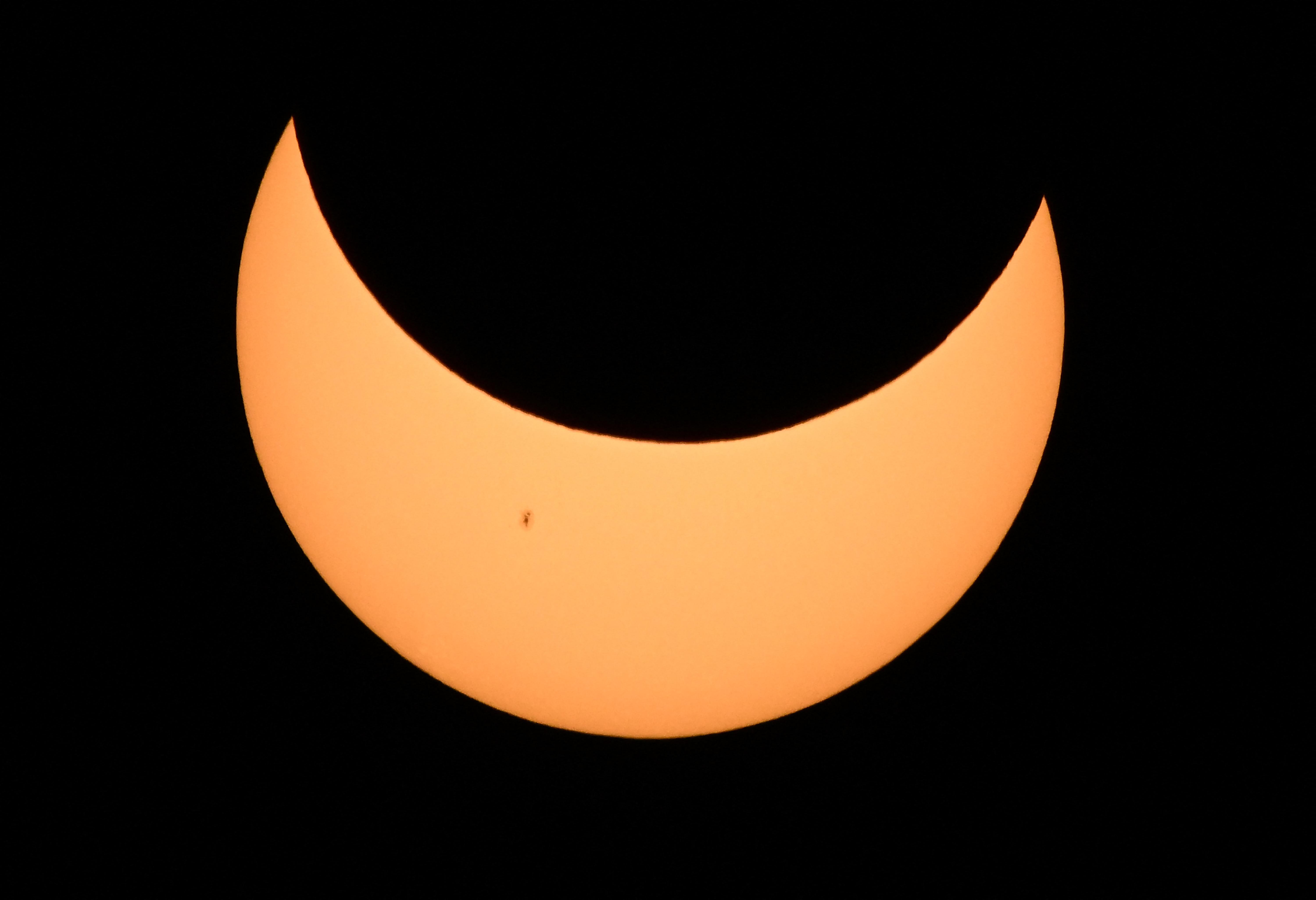Eclipse solar anular deste sábado (14)/PATRICK T. FALLON / AFP Eclipse solar anular deste sábado (14)/PATRICK T. FALLON / AFP