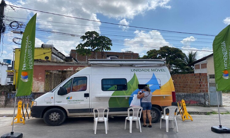 Em todos os locais, colaboradores da Neoenergia estarão prontos para realizar a negociação ou orientar como deve ser feita por meio do site oficial do Desenrola/Foto: Divulgação Em todos os locais, colaboradores da Neoenergia estarão prontos para realizar a negociação ou orientar como deve ser feita por meio do site oficial do Desenrola/Foto: Divulgação