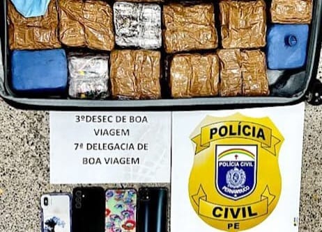 Os 25 quilos de haxixe estavam em uma mala, em um flat, em Boa Viagem/Foto: Divulgação/Polícia Civil Os 25 quilos de haxixe estavam em uma mala, em um flat, em Boa Viagem/Foto: Divulgação/Polícia Civil
