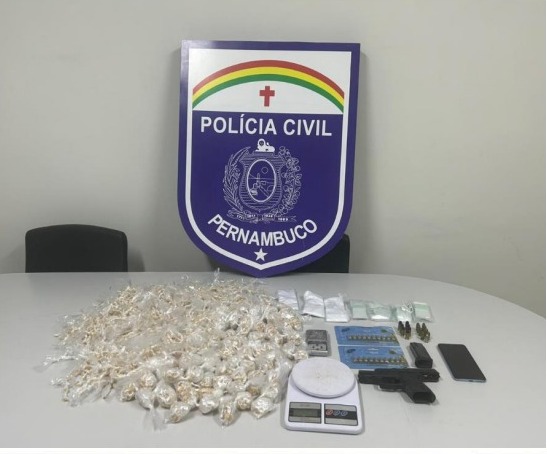 Crack, munições e arma foram apreendidos/Foto: Divulgação/Polícia Civil Crack, munições e arma foram apreendidos/Foto: Divulgação/Polícia Civil