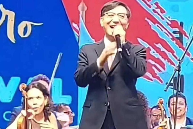 Lim Ki-mo cantando Raça Negra no K-Festival/foto: Reprodução TikTok