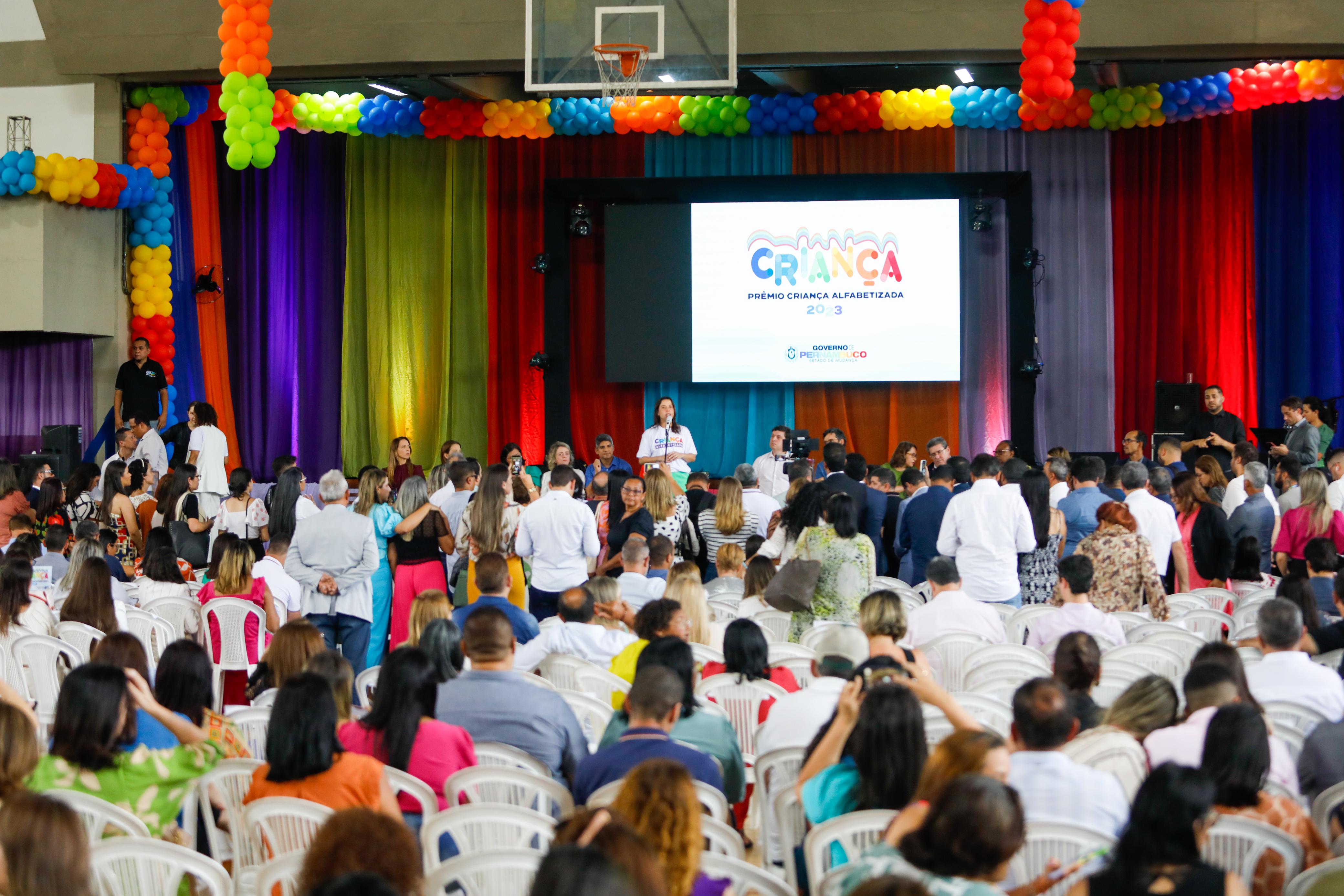 Governo premiou escolas nesta sexta (20)/Foto: Miva Filho/Governo de Pernambuco Governo premiou escolas nesta sexta (20)/Foto: Miva Filho/Governo de Pernambuco
