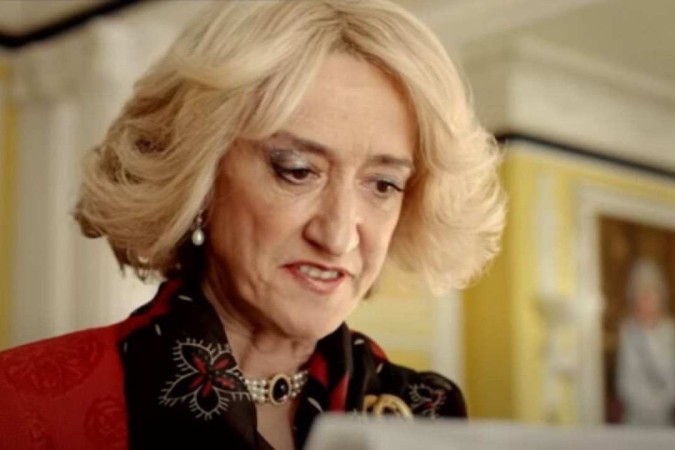 Haydn Gwynne faleceu de madrugada junto de seus amigos e familiares, de acordo com comunicado oficial publicado pela BBC/Foto: Reprodução/Netflix Haydn Gwynne faleceu de madrugada junto de seus amigos e familiares, de acordo com comunicado oficial publicado pela BBC/Foto: Reprodução/Netflix