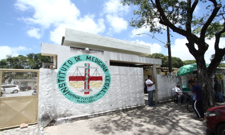 O corpo foi encaminhado para o Instituto de Medicina Legal (IML), na área central do Recife/Foto: Arquivo/DP O corpo foi encaminhado para o Instituto de Medicina Legal (IML), na área central do Recife/Foto: Arquivo/DP