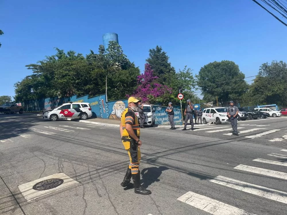 Segundo a PM, o aluno que fez os disparos teria uma desavença com a estudante baleada/Créditos: Renan Porto/Metrópoles Segundo a PM, o aluno que fez os disparos teria uma desavença com a estudante baleada/Créditos: Renan Porto/Metrópoles
