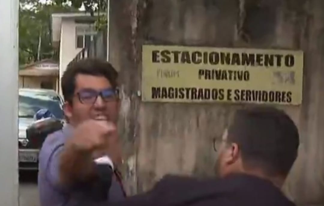 O rapaz é acusado de envolvimento na morte do médico Denirsson Paes, achado esquartejado e queimado./Foto: Reprodução