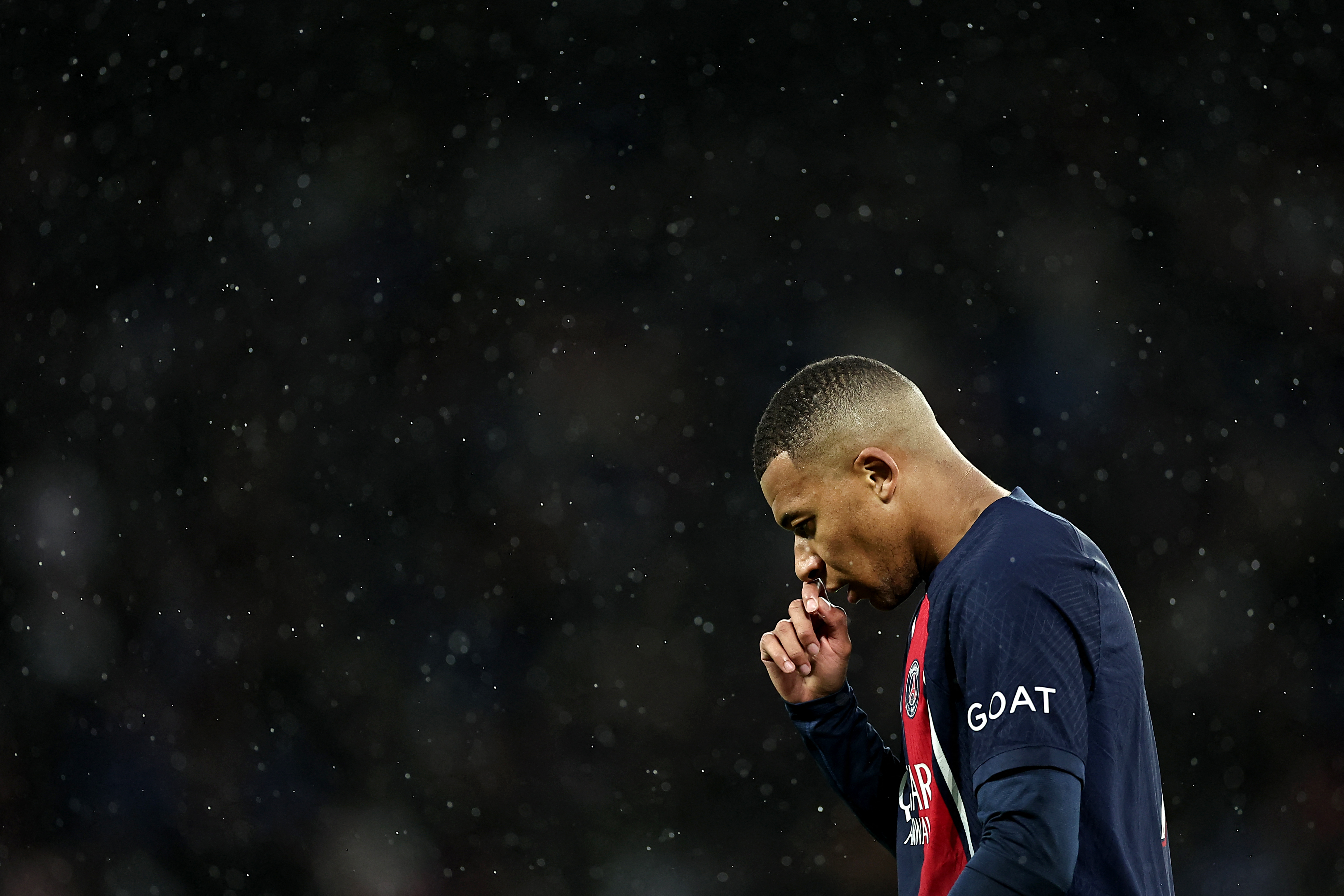 Veja onde assistir jogo do PSG e Milan ao vivo/FRANCK FIFE / AFP