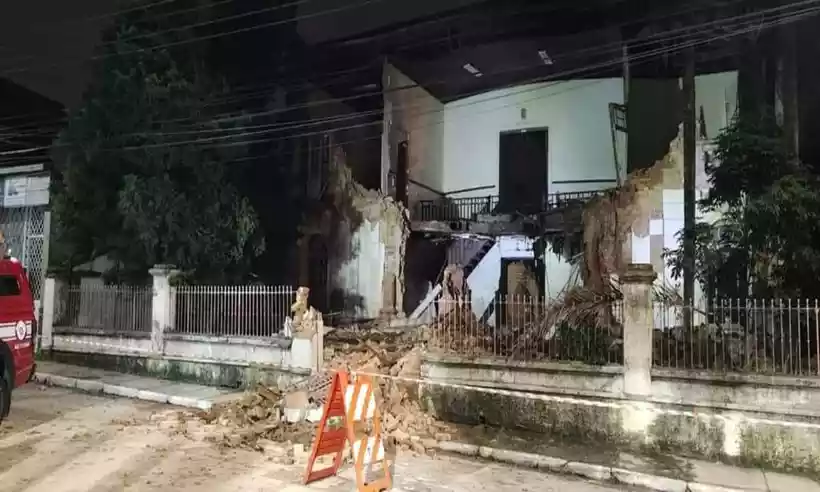 Fachada do antigo prédio da Prefeitura desabou nesta segunda/Créditos: Redes Sociais Fachada do antigo prédio da Prefeitura desabou nesta segunda/Créditos: Redes Sociais