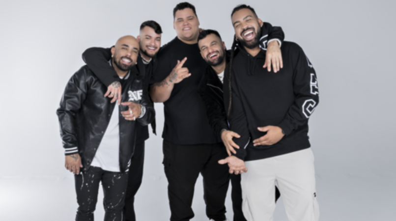 Grupo Menos é Mais promove repertório exclusivo em cada cidade na turnê/Crédito: Jhonnathas Franco Grupo Menos é Mais promove repertório exclusivo em cada cidade na turnê/Crédito: Jhonnathas Franco