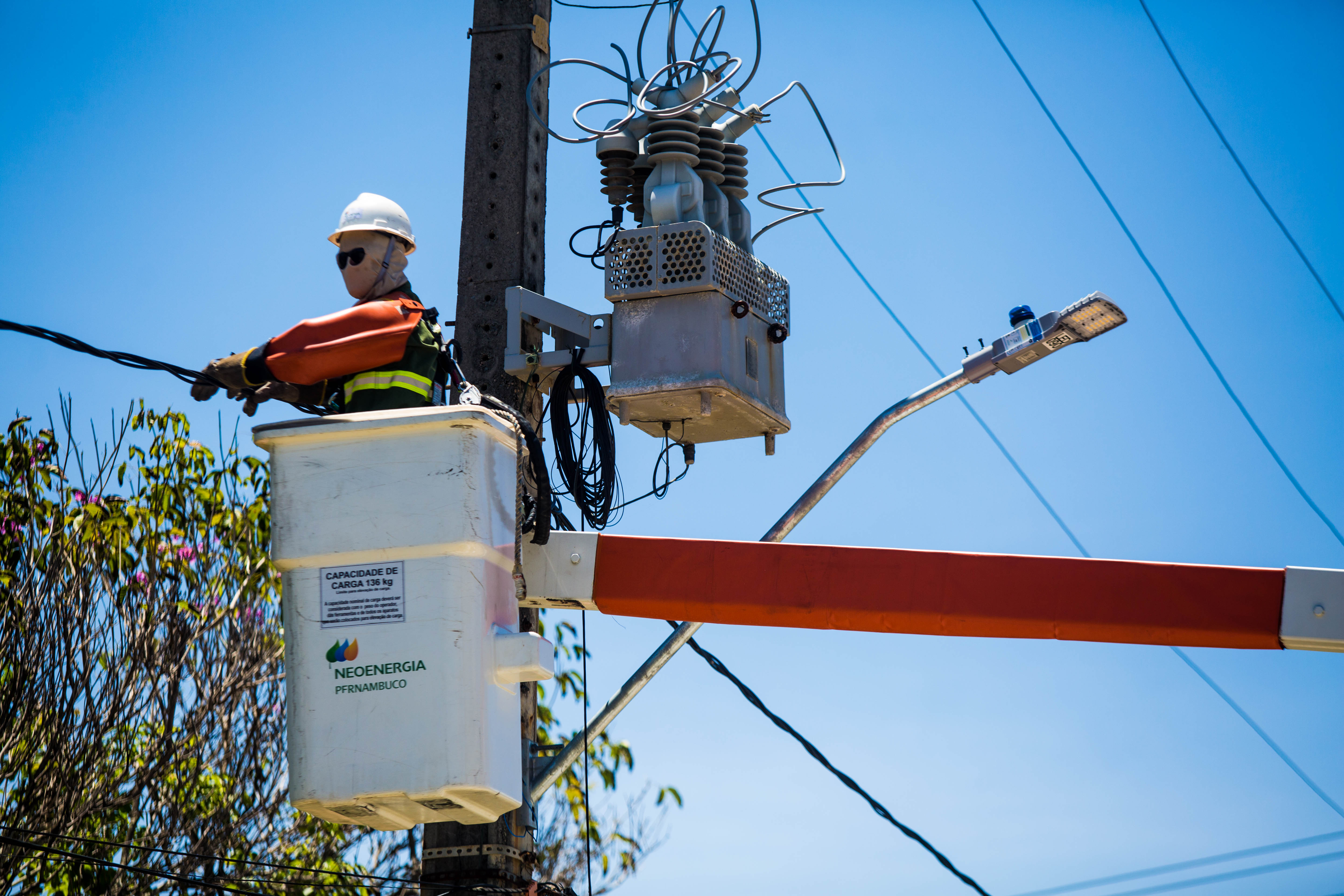 Mais de 50 controladores e engenheiros acompanharão, em tempo real, o fornecimento de energia nos locais de prova./Foto: Divulgação/Neoenergia Mais de 50 controladores e engenheiros acompanharão, em tempo real, o fornecimento de energia nos locais de prova./Foto: Divulgação/Neoenergia
