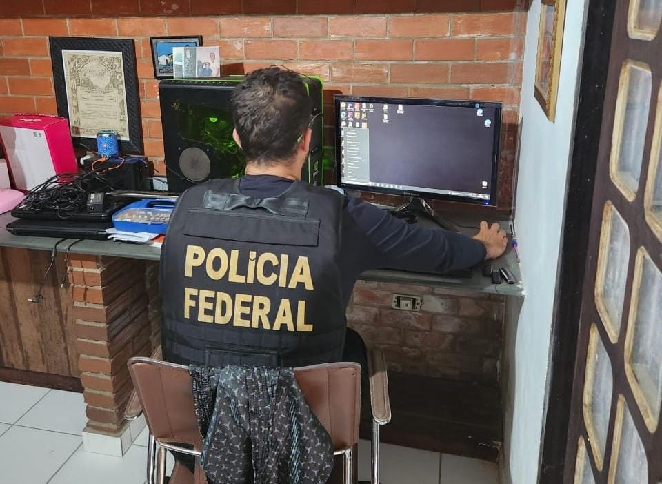 Policiais federais fizeram buscas em computadores de suspeitos/Foto: PF/Divulgação