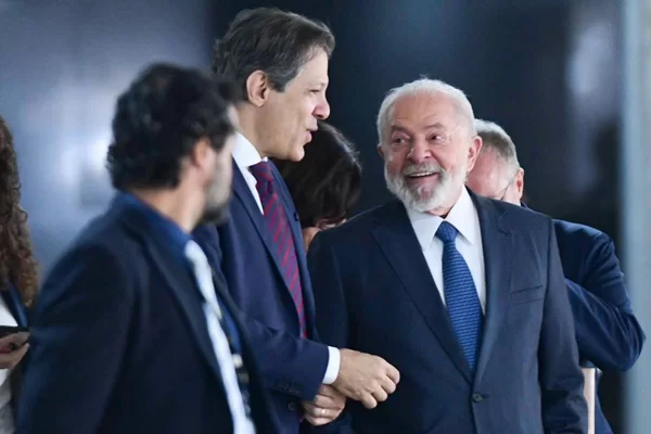 A fala é dita uma semana após o próprio Lula dizer que ''dificilmente'' o déficit zero será alcançado em 2024/Créditos: Hugo Barreto/Metrópoles A fala é dita uma semana após o próprio Lula dizer que ''dificilmente'' o déficit zero será alcançado em 2024/Créditos: Hugo Barreto/Metrópoles