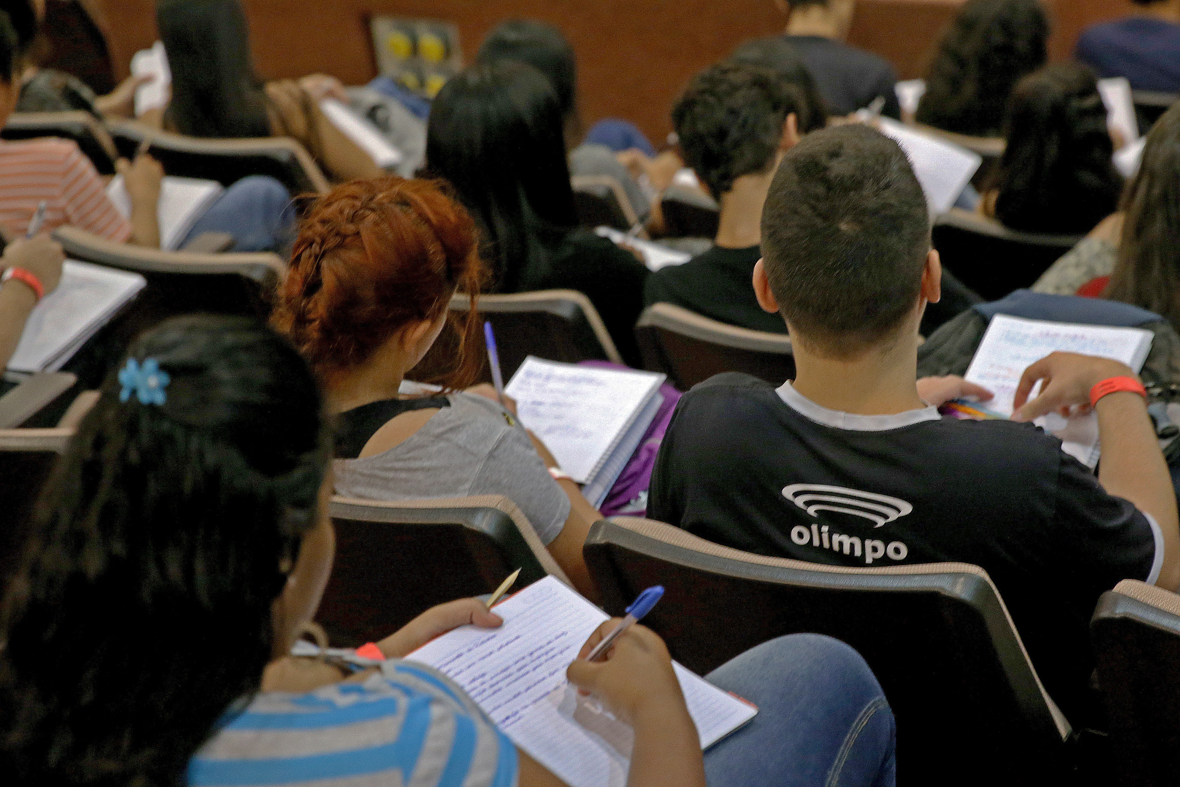 Itens proibidos podem causar a anulação do candidato no exame