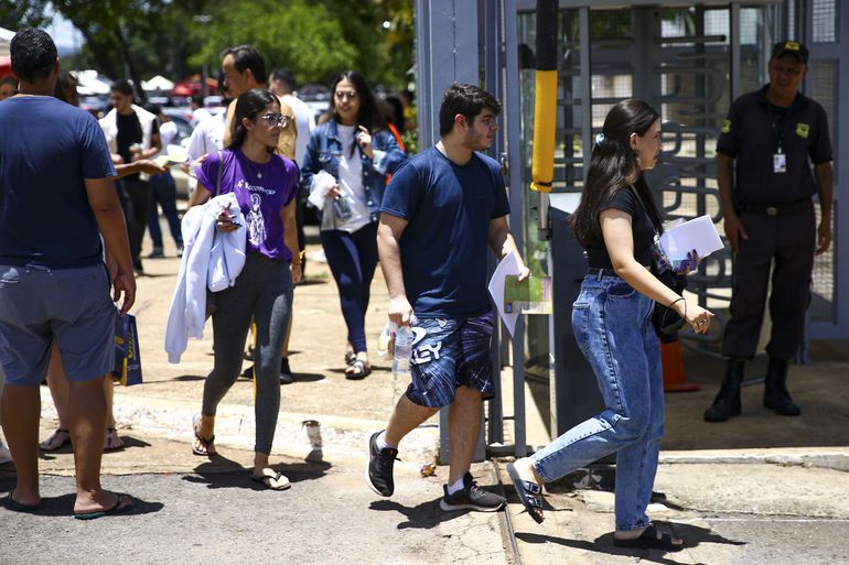 Os estudantes de escolas públicas do Recife, capital de Pernambuco, também terão direito à passagem gratuita para fazer as provas do Enem/Foto: Marcelo Camargo/Agência Brasil Os estudantes de escolas públicas do Recife, capital de Pernambuco, também terão direito à passagem gratuita para fazer as provas do Enem/Foto: Marcelo Camargo/Agência Brasil
