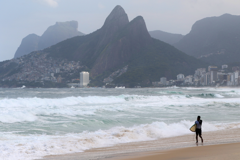Ressaca na orla de Ipanema e Leblon, zona sul da cidade/Créditos: Tânia Rêgo/Agência Brasil